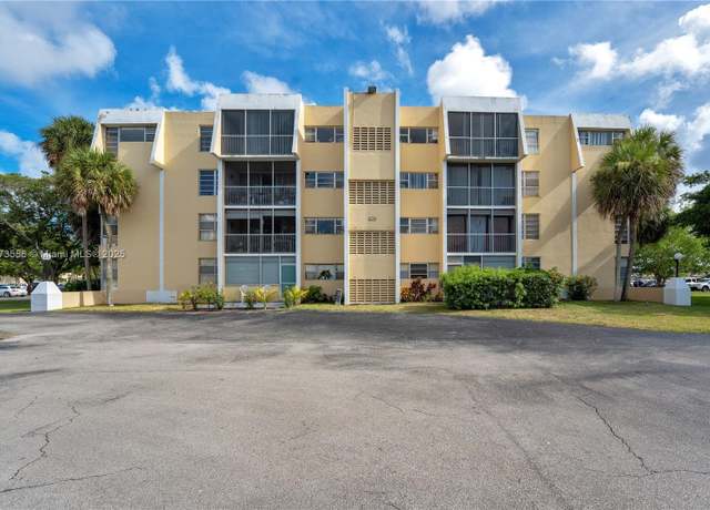 Property at 922 NE 199th St #206, Miami, FL 33179, 2 beds, 2 baths