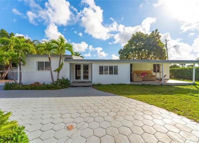 Property at 4641 SW 112th Ave, Miami, FL 33165, 7 beds, 5 baths