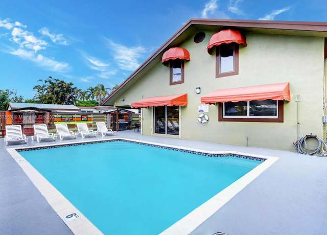 Property at 1020 N 13th Ter, Hollywood, FL 33019, 5 beds, 4 baths