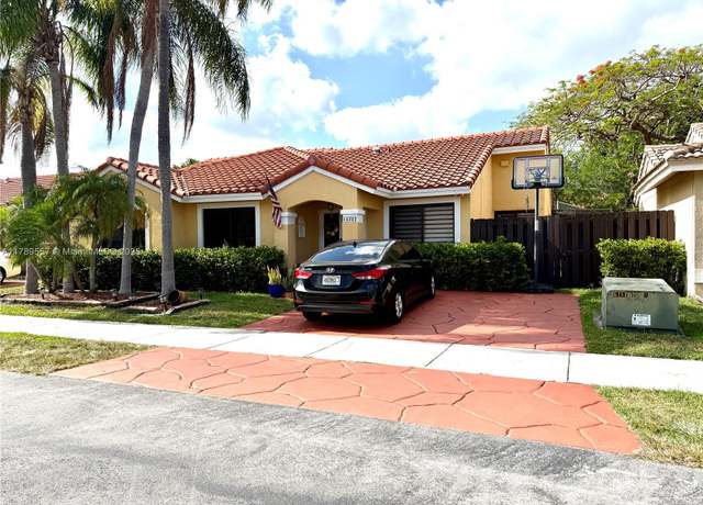 Property at 15357 SW 43rd Ter, Miami, FL 33185, 4 beds, 2 baths
