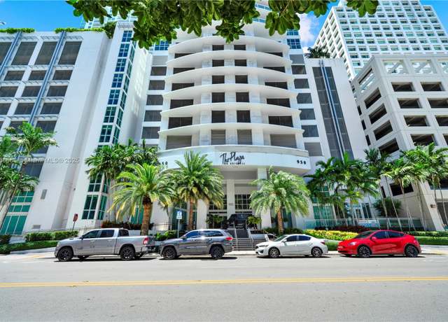 Property at 950 Brickell Bay Dr #802, Miami, FL 33131, 1 bed, 1 bath
