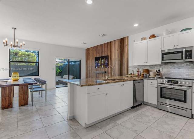 Property at 11210 SW 249th St #11210, Homestead, FL 33032, 3 beds, 2.5 baths