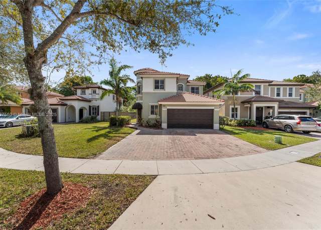 Property at 2256 SE 2nd St, Homestead, FL 33033, 5 beds, 3 baths