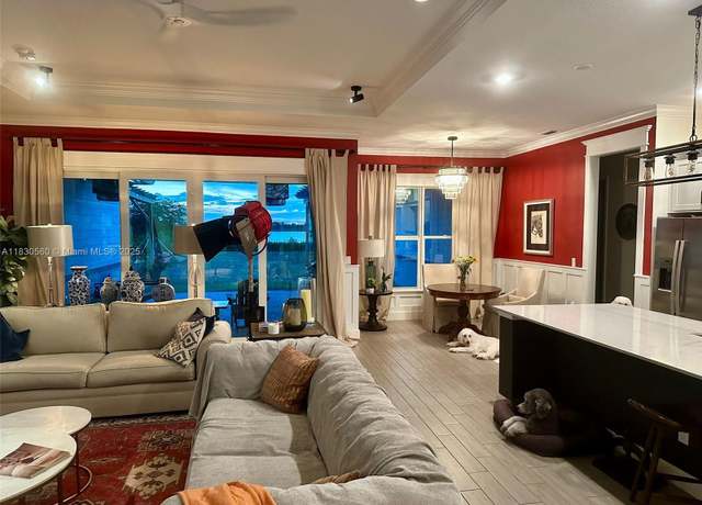 Property at 799 Hookline Cir, Loxahatchee, FL 33470, 4 beds, 3.5 baths