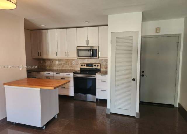 Property at 124 NE 19th Ct Unit 206B, Wilton Manors, FL 33305, 1 bed, 1 bath