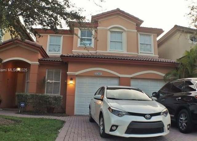 Property at 8388 NW 114th Path, Doral, FL 33178, 4 beds, 3 baths