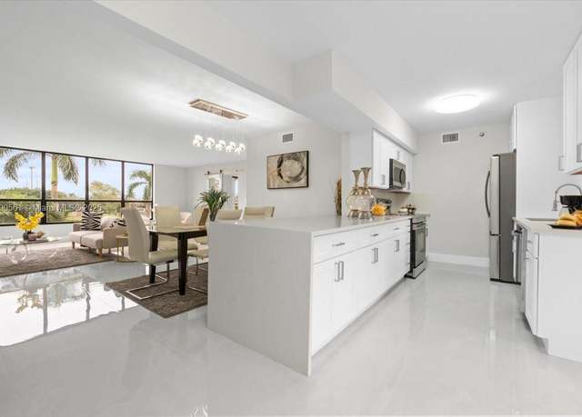 Property at 7153 Promenade Dr #302, Boca Raton, FL 33433, 3 beds, 2 baths