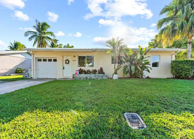 Property at 30810 SW 191st Ave, Homestead, FL 33030, 3 beds, 2 baths