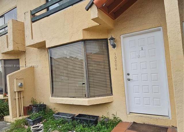 Property at 10004 SW 77th Ct, Miami, FL 33156, 2 beds, 2.5 baths