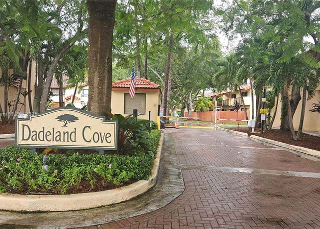 Property at 10004 SW 77th Ct, Miami, FL 33156, 2 beds, 2.5 baths