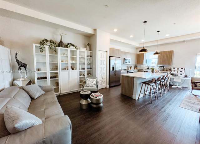 Property at 10455 NW 82nd St #32, Doral, FL 33178, 3 beds, 2 baths