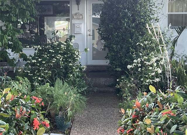 Property at 327 SE 2nd Ave, Dania Beach, FL 33004, 3 beds, 2 baths