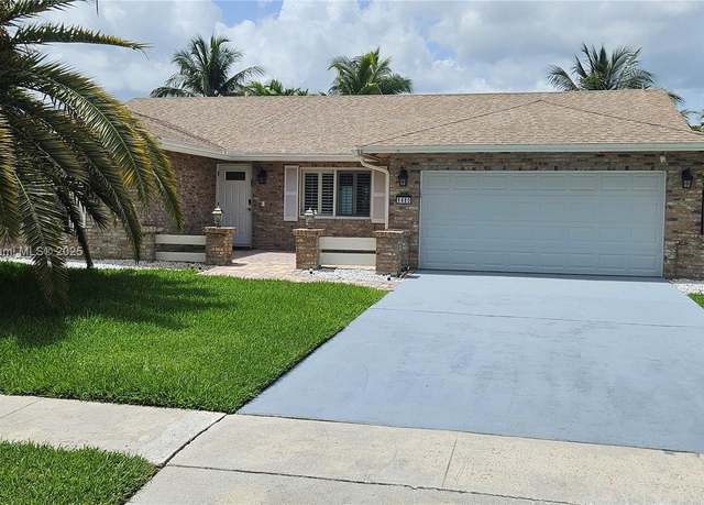 Property at 9480 NW 10th St, Plantation, FL 33322, 4 beds, 2 baths