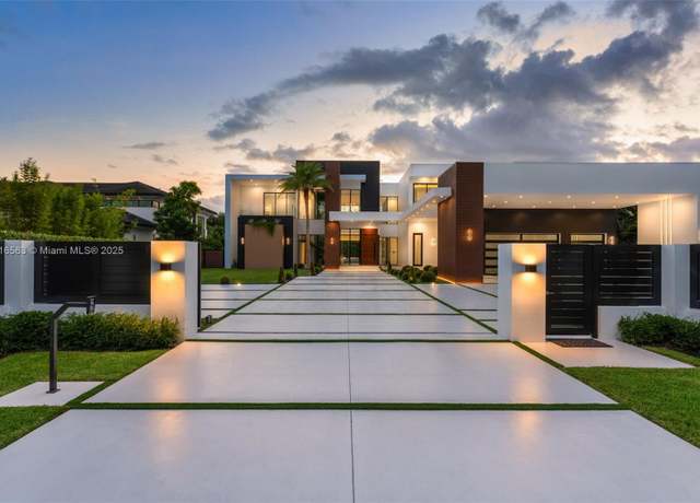 Property at 6900 SW 72nd Ct, Miami, FL 33143, 6 beds, 7.5 baths