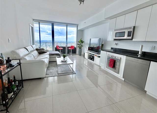 Property at 92 SW 3 St #4407, Miami, FL 33130, 1 bed, 1.5 baths