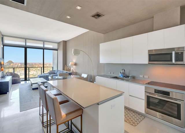 Property at 88 SW 7th St #4006, Miami, FL 33130, 1 bed, 1.5 baths