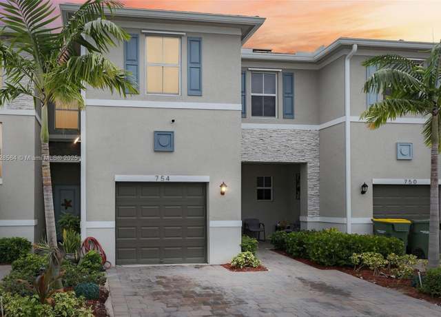 Property at 754 SE 19th St, Homestead, FL 33034, 3 beds, 2.5 baths