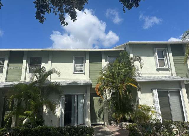 Property at 878 Crystal Lake Dr, Deerfield Beach, FL 33064, 2 beds, 2.5 baths