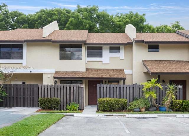 Property at 131 SW 97th Ave, Pembroke Pines, FL 33025, 2 beds, 2.5 baths