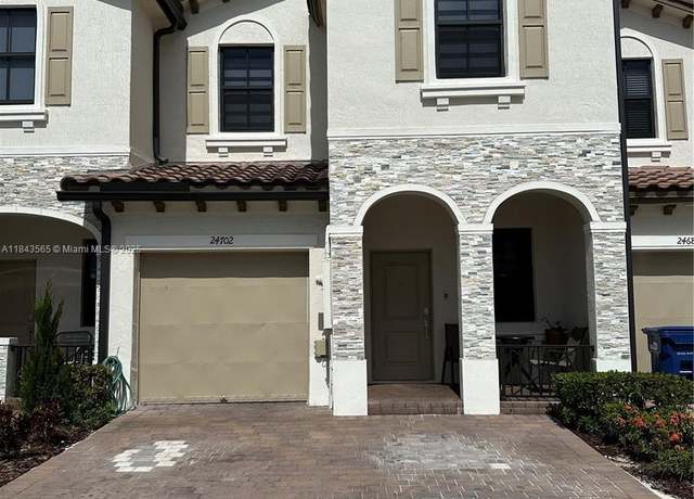 Property at 24702 SW 119th Ct, Homestead, FL 33032, 3 beds, 2.5 baths