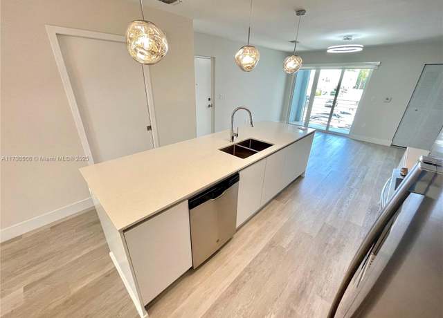 Property at 2535 NE 193rd St #3212, Miami, FL 33180, 2 beds, 2.5 baths