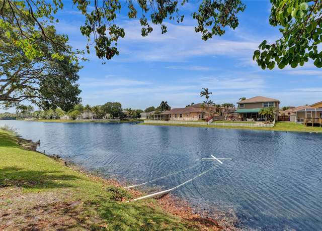 Property at 2030 Bayberry Dr #2030, Pembroke Pines, FL 33024, 3 beds, 2.5 baths