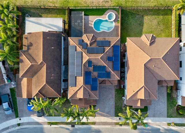 Property at 10371 NW 10th St, Miami, FL 33172, 4 beds, 3.5 baths