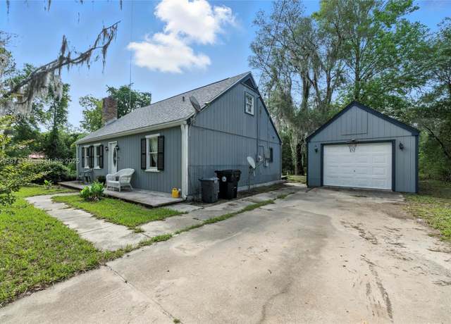 Property at 5693 Payette Ave, FL 32656, 2 beds, 1.5 baths