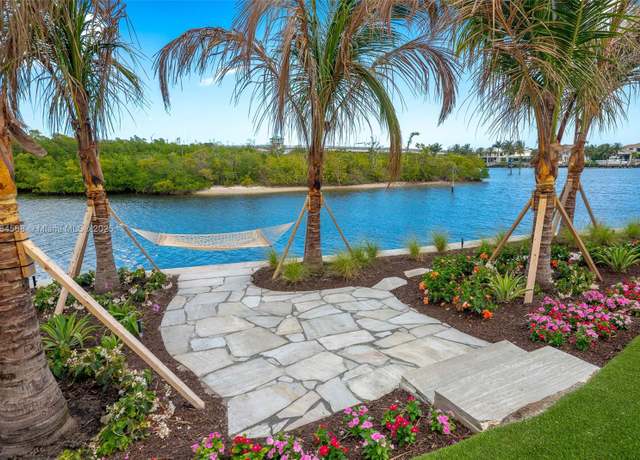 Property at 2455 Snook Trl, Palm Beach Gardens, FL 33410, 4 beds, 4.5 baths