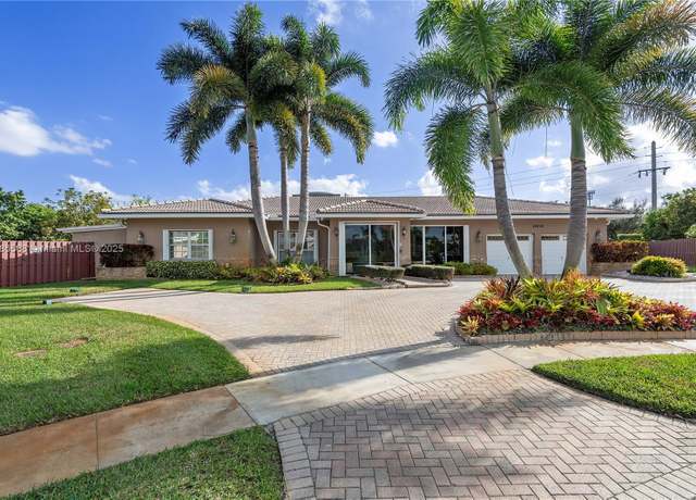Property at 16634 Golfview Dr, Weston, FL 33326, 5 beds, 4 baths