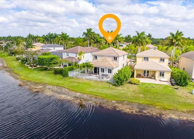 Property at 920 Golden Cane Dr, Weston, FL 33327, 4 beds, 2.5 baths