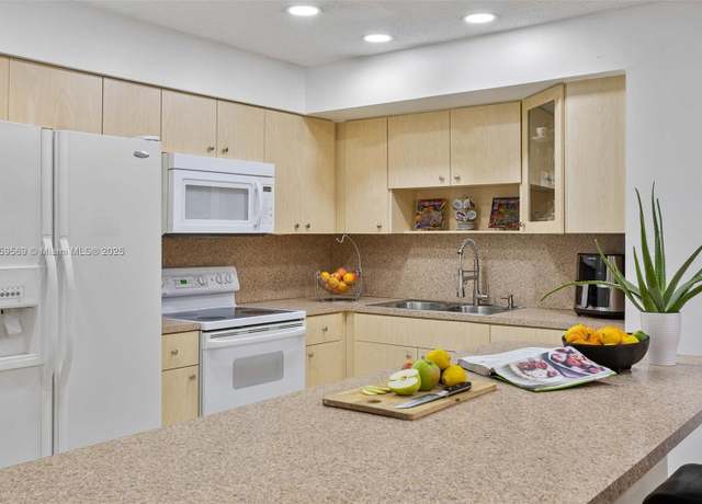 Property at 7801 SW 9th Ter, Miami, FL 33144, 4 beds, 3 baths