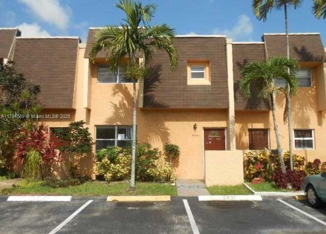 Property at 5831 Blueberry Ct #80, Lauderhill, FL 33313, 3 beds, 2.5 baths