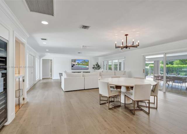Property at 5854 Pinebrook Dr, Boca Raton, FL 33433, 3 beds, 3 baths