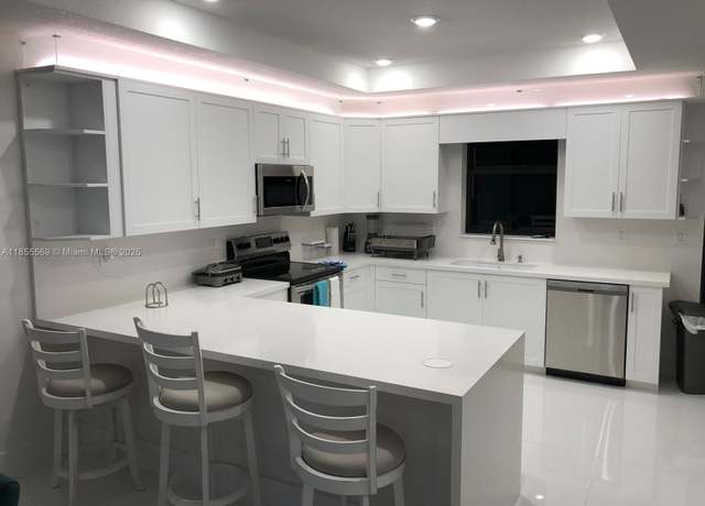 Property at 1630 SW 28th St, Fort Lauderdale, FL 33315, 3 beds, 2.5 baths