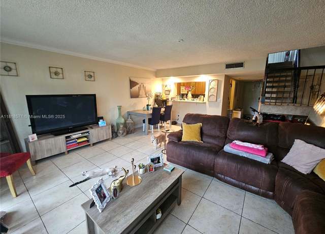 Property at 8401 W Sample Rd #10, Coral Springs, FL 33065, 3 beds, 2.5 baths