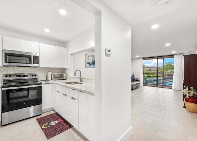 Property at 1001 Colony Point Cir #306, Pembroke Pines, FL 33026, 1 bed, 1.5 baths