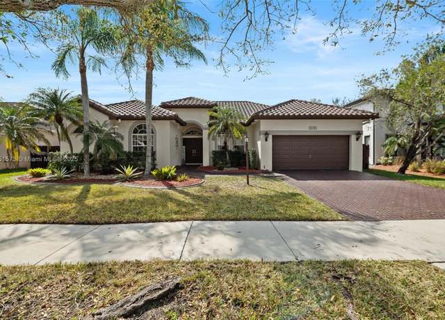 Property at 16358 S Mariposa Cir S, Pembroke Pines, FL 33331, 5 beds, 2.5 baths