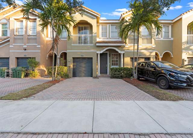 Property at 2590 SE 14th St, Homestead, FL 33035, 3 beds, 3 baths