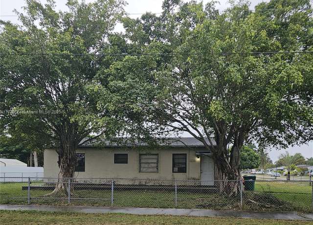 Property at 16900 SW 301st Ter, Homestead, FL 33030, 2 beds, 2 baths