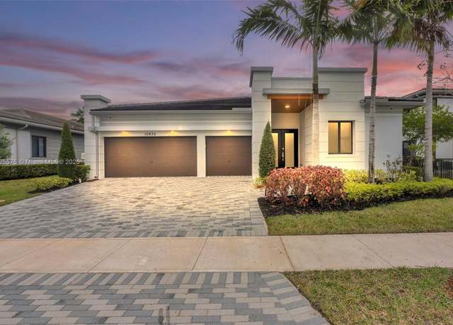 Property at 10935 Moore Dr, Parkland, FL 33076, 5 beds, 4 baths
