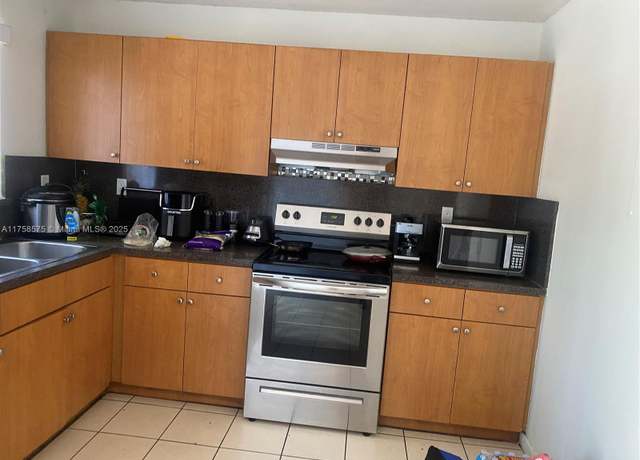 Property at 7987 NW 7th St Unit D8, Miami, FL 33126, 2 beds, 1.5 baths