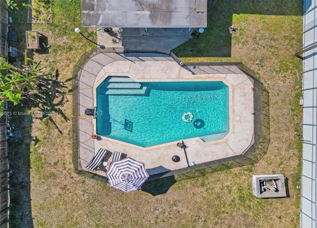 Property at 3407 N Longfellow Cir, Hollywood, FL 33021, 3 beds, 2 baths