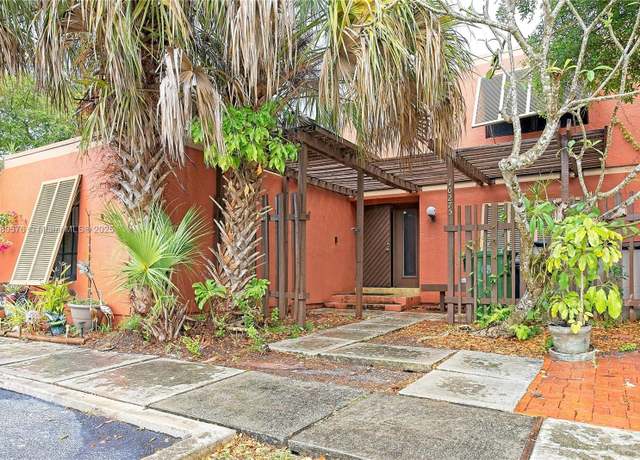 Property at 10275 Greenhouse Rd, Pembroke Pines, FL 33026, 3 beds, 2.5 baths