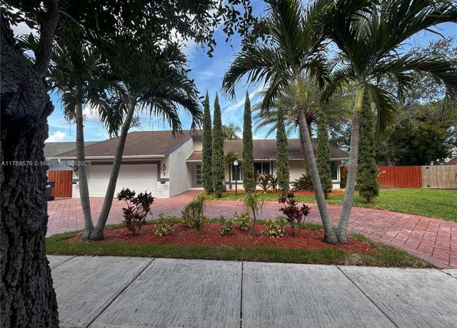 Property at 10115 SW 127th Ct, Miami, FL 33186, 4 beds, 2 baths