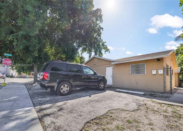 Property at 2512 NW 9th Pl, Fort Lauderdale, FL 33311, 5 beds, 3 baths