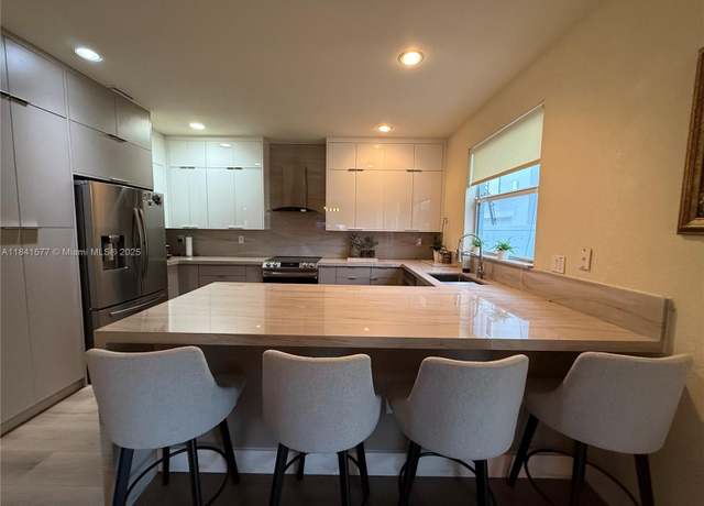 Property at 17012 SW 91st Ter, Miami, FL 33196, 4 beds, 3 baths