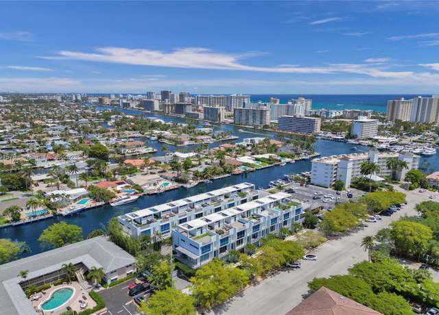 Property at 2725 NE 1st St, Pompano Beach, FL 33062, 3 beds, 3.5 baths