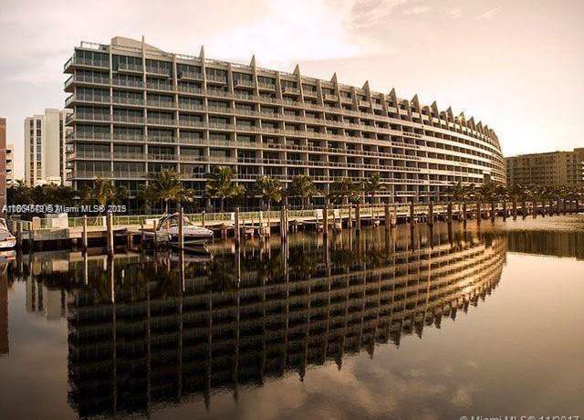 Property at 2950 NE 188th St #444, Aventura, FL 33180, 1 bed, 2 baths