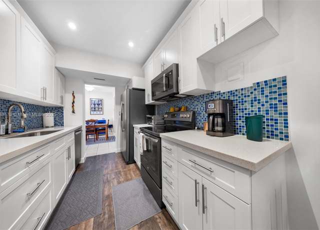 Property at 4330 Hillcrest Dr #104, Hollywood, FL 33021, 1 bed, 1.5 baths